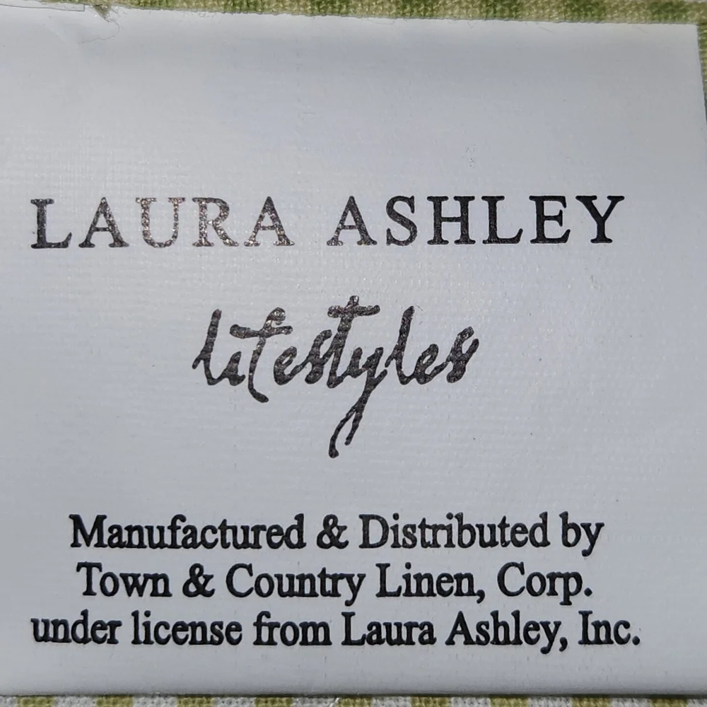 4- NWOT Laura Ashley Lifestyles Reversible Quilted Placemats Floral & Gingham